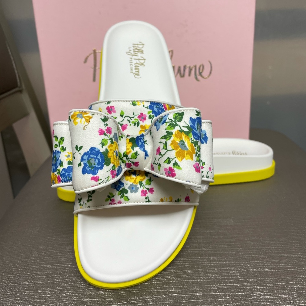 Beach sandals